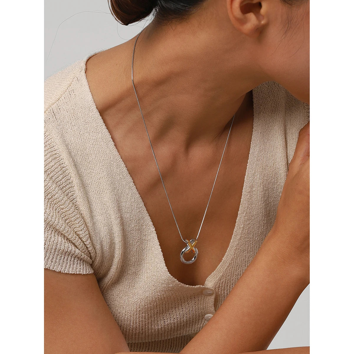 18k XO Love Knot Necklace
