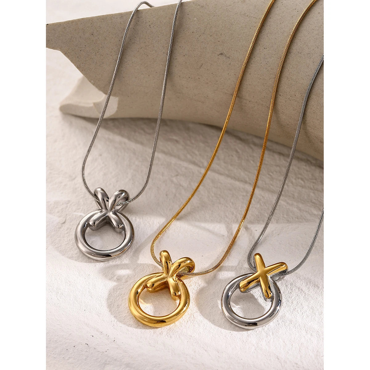 18k XO Love Knot Necklace