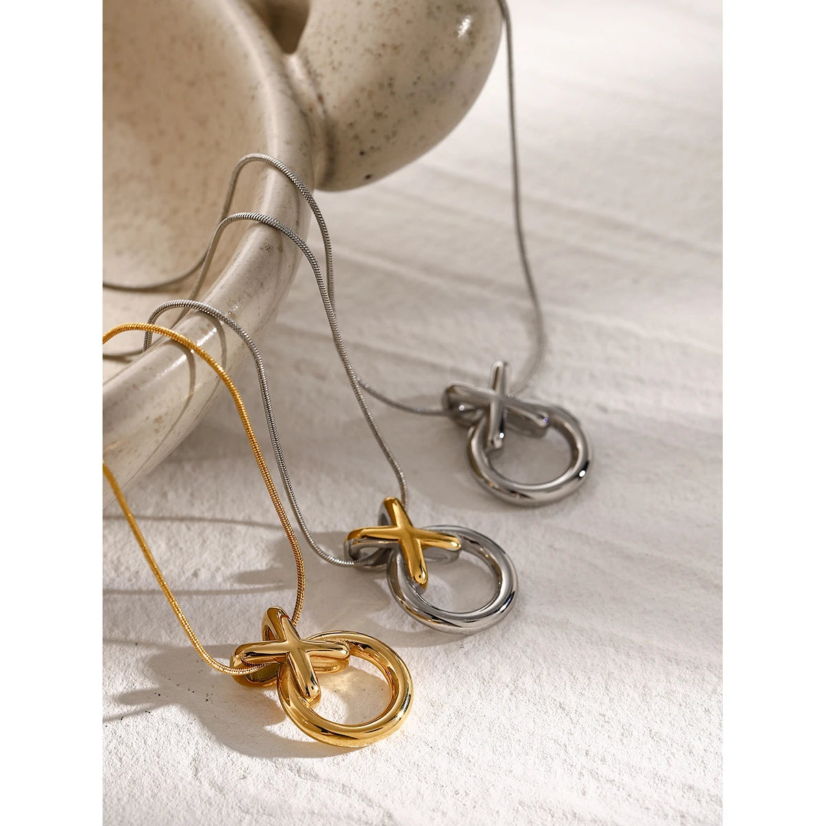 18k XO Love Knot Necklace