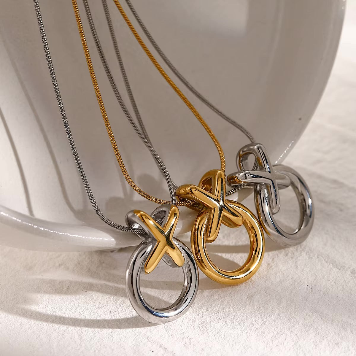 18k XO Love Knot Necklace