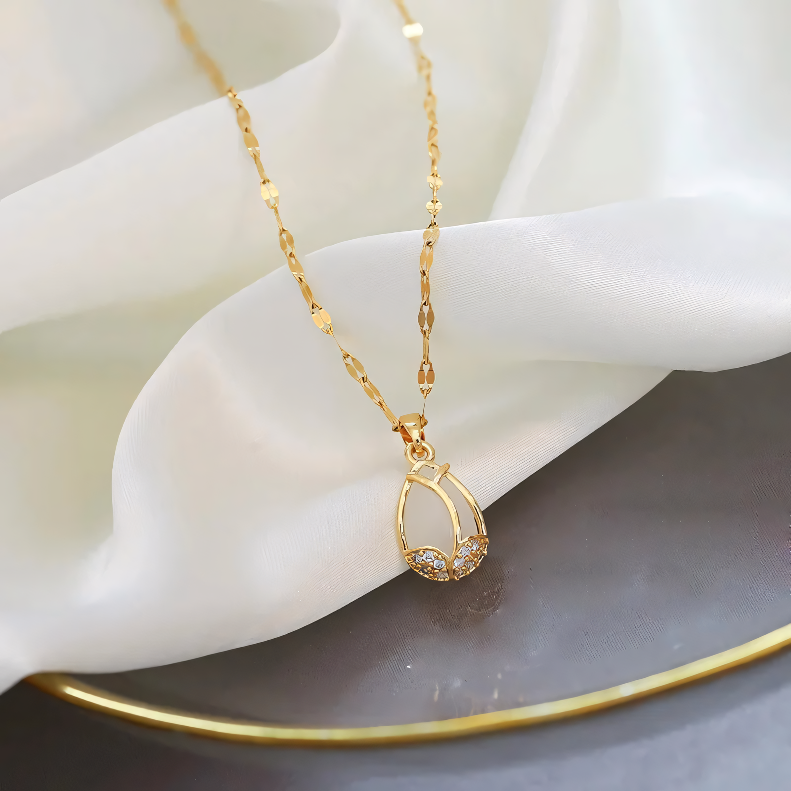 Tulip Necklace