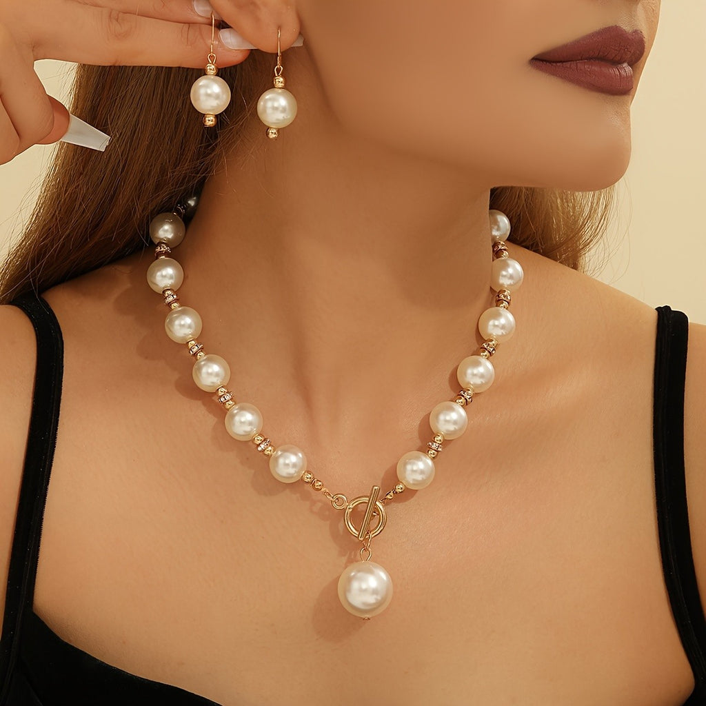 Elegant Pearl Toggle Necklace