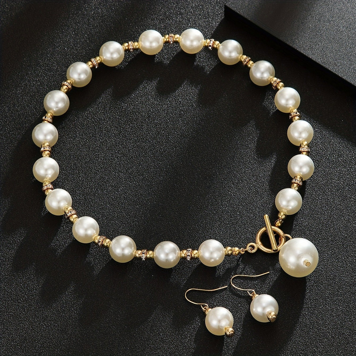 Elegant Pearl Toggle Necklace