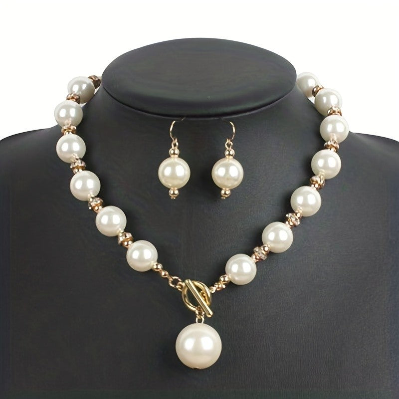 Elegant Pearl Toggle Necklace