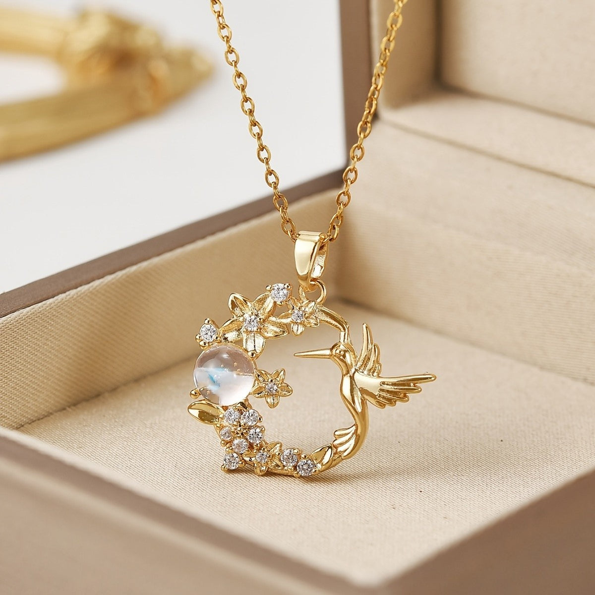18k Elegant Hummingbird Necklace