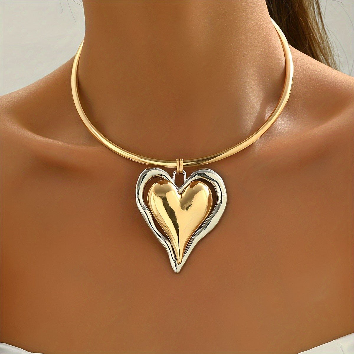 18k Elegant Heart Collar Necklace