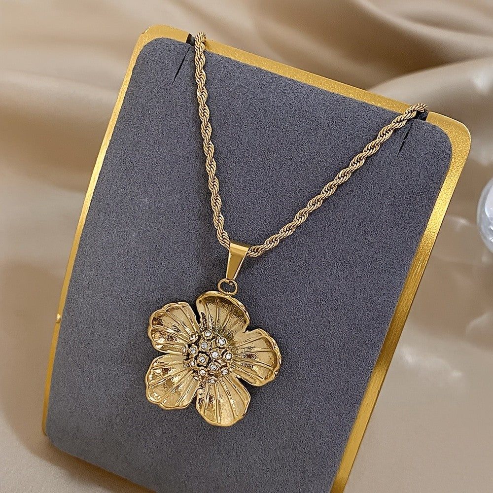 18k Vintage Flower Necklace