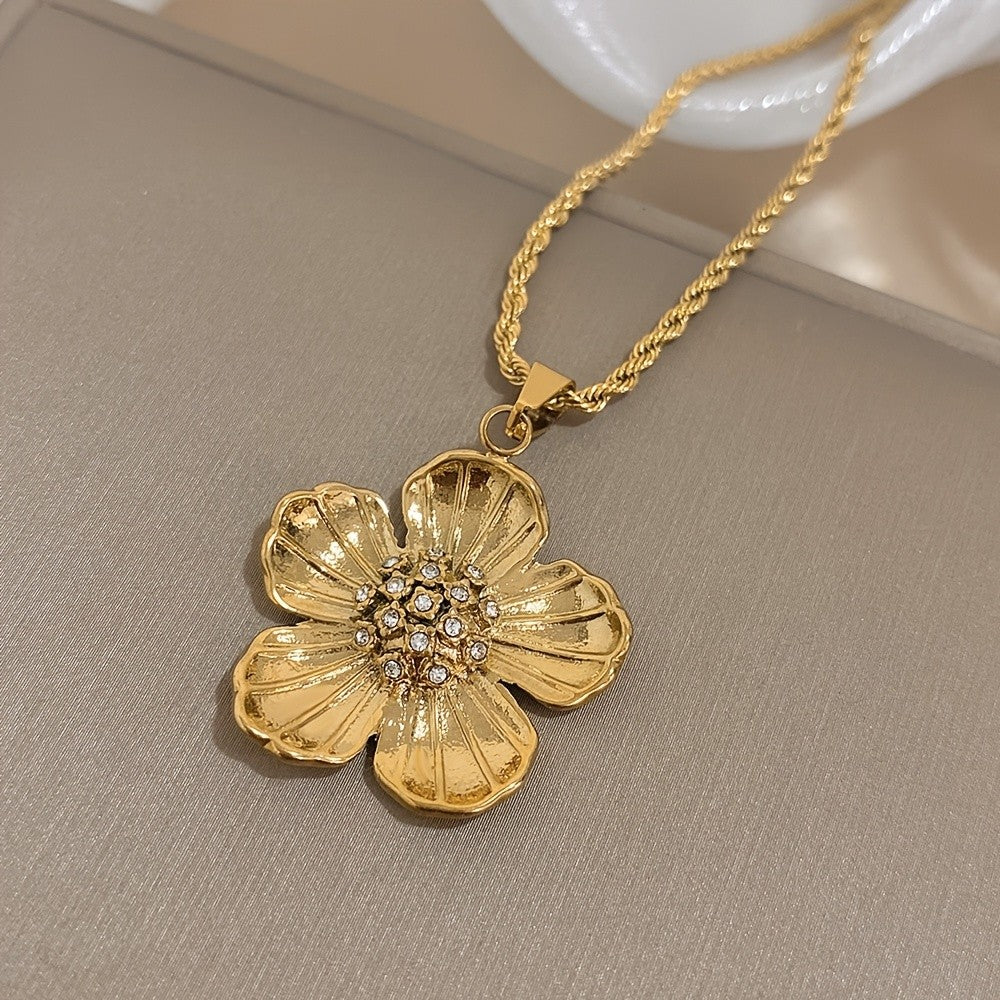 18k Vintage Flower Necklace