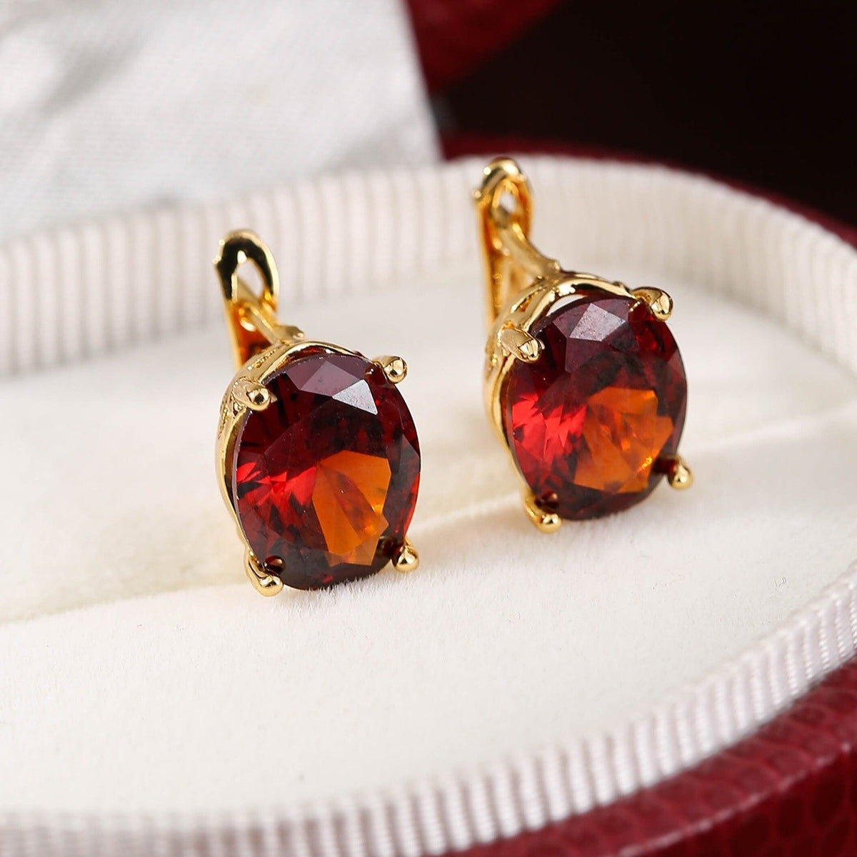 18k Vintage Oval Earring
