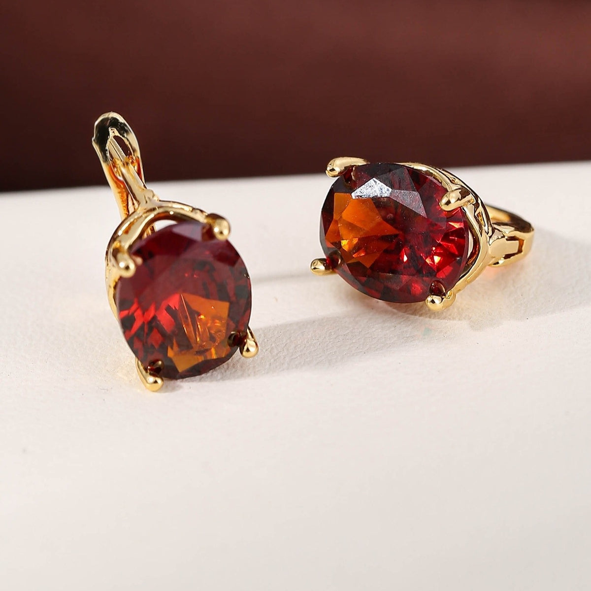 18k Vintage Oval Earring