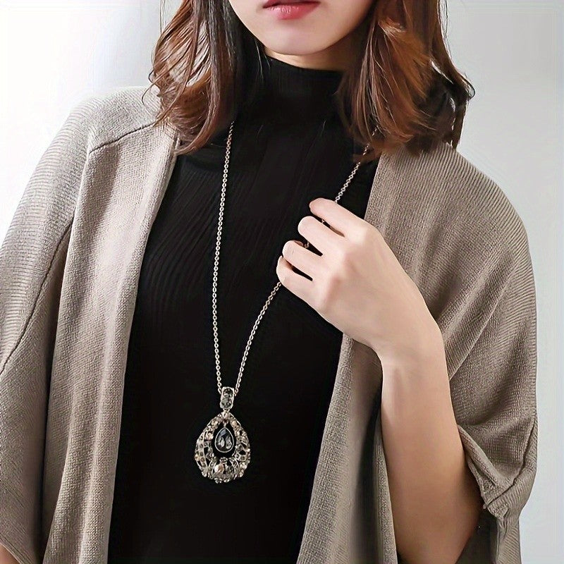 Elegant Teardrop Pendant Necklace