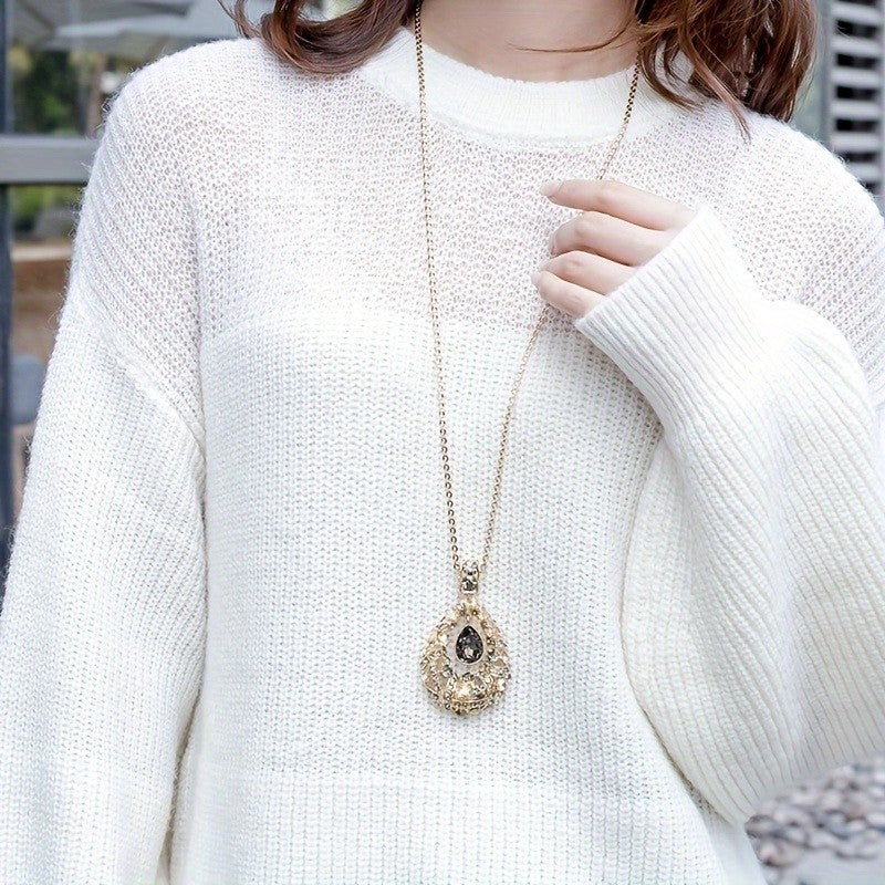 Elegant Teardrop Pendant Necklace