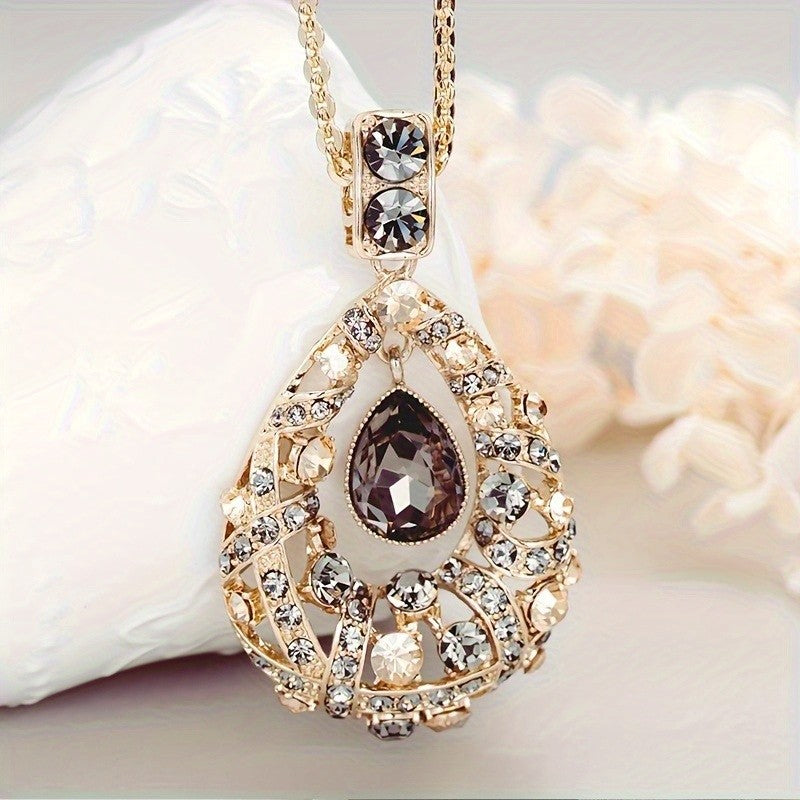Elegant Teardrop Pendant Necklace
