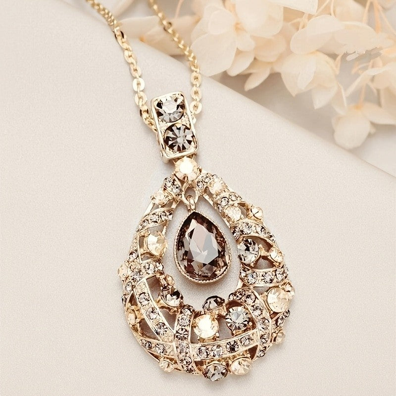 Elegant Teardrop Pendant Necklace