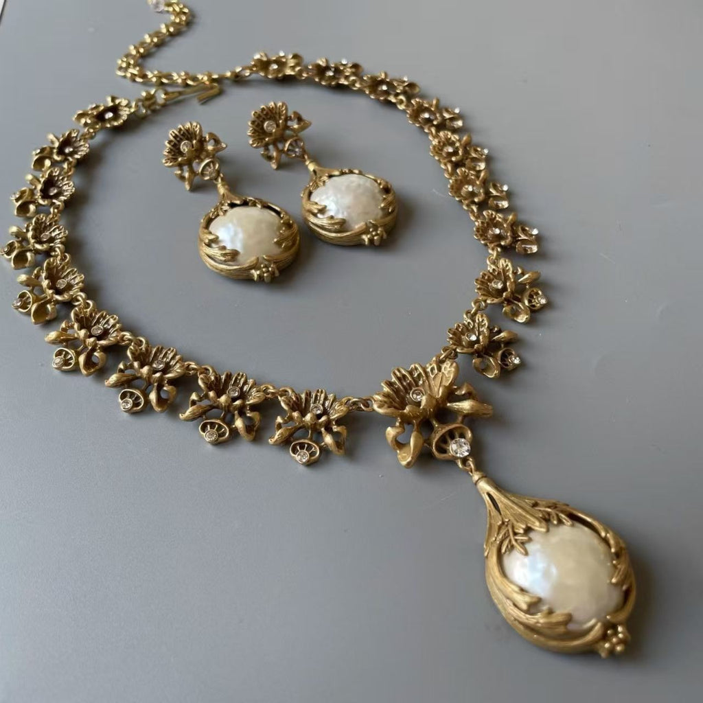 Vintage Floral Shell Jewelry Set