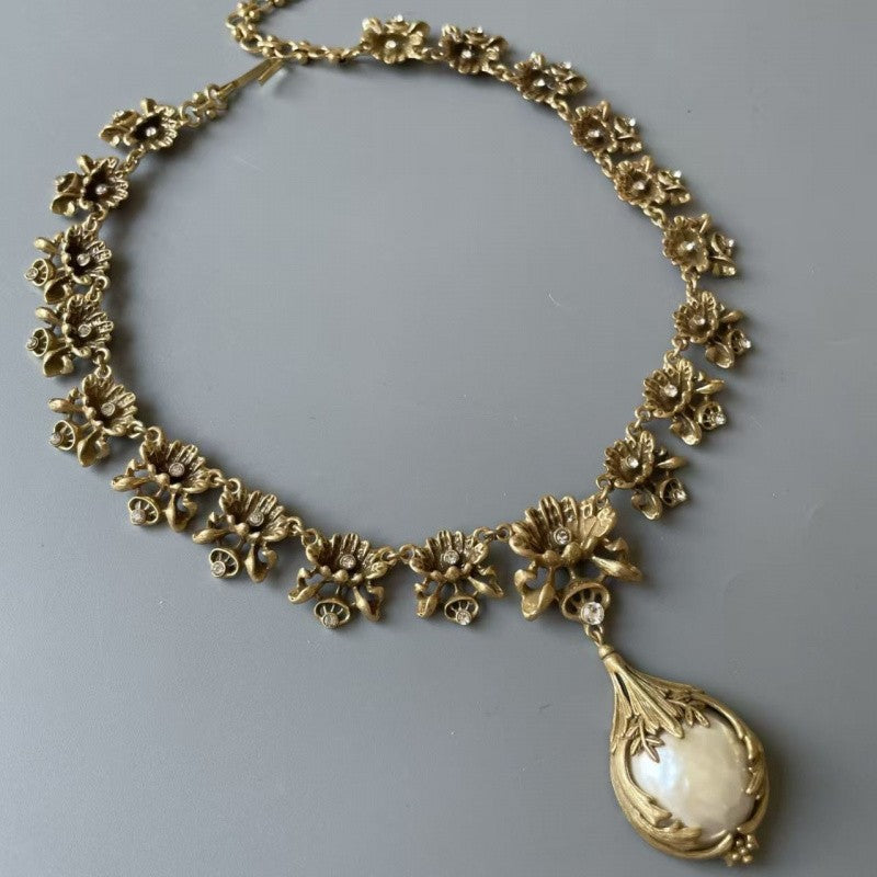 Vintage Floral Shell Jewelry Set