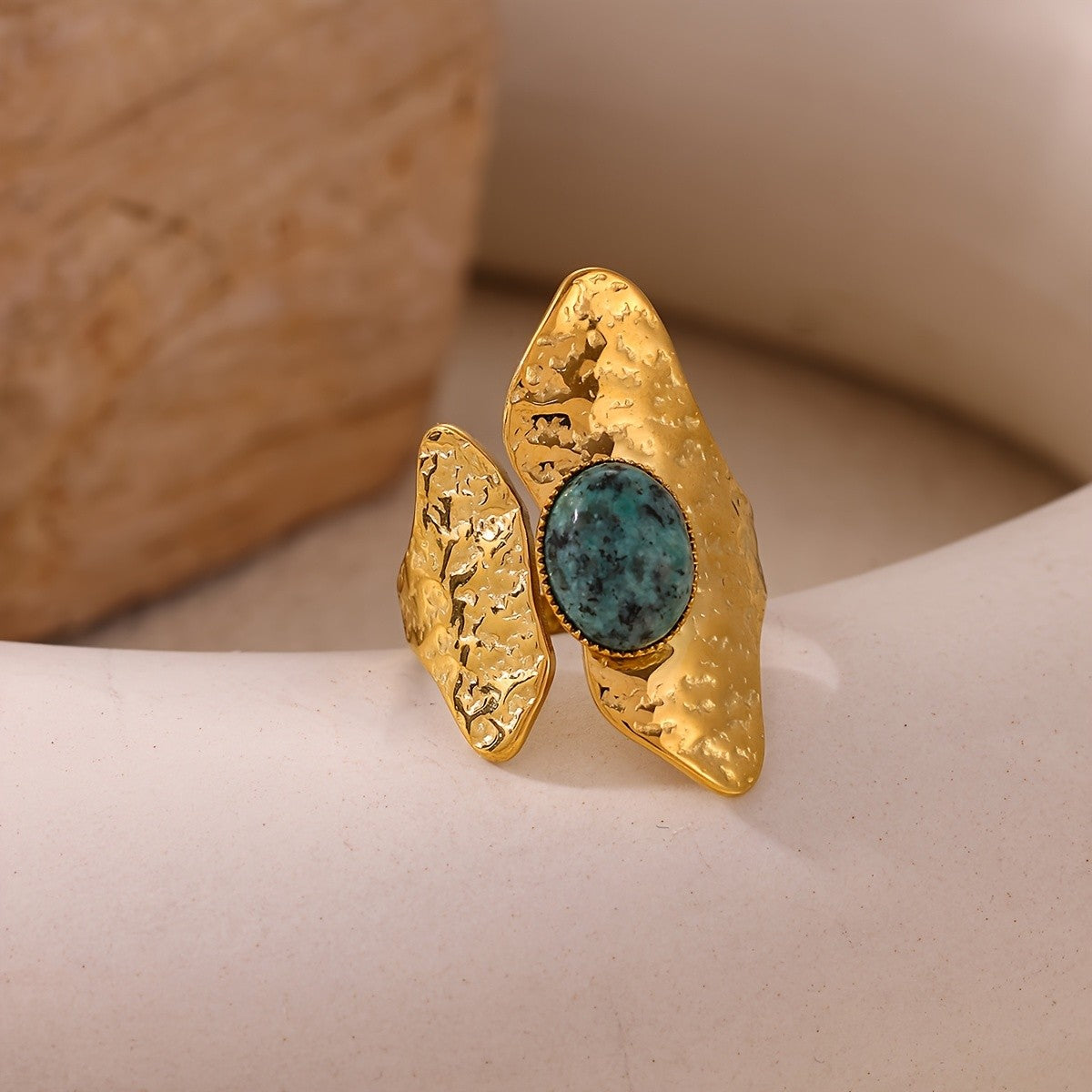 18k Vintage Geometric Stone Ring