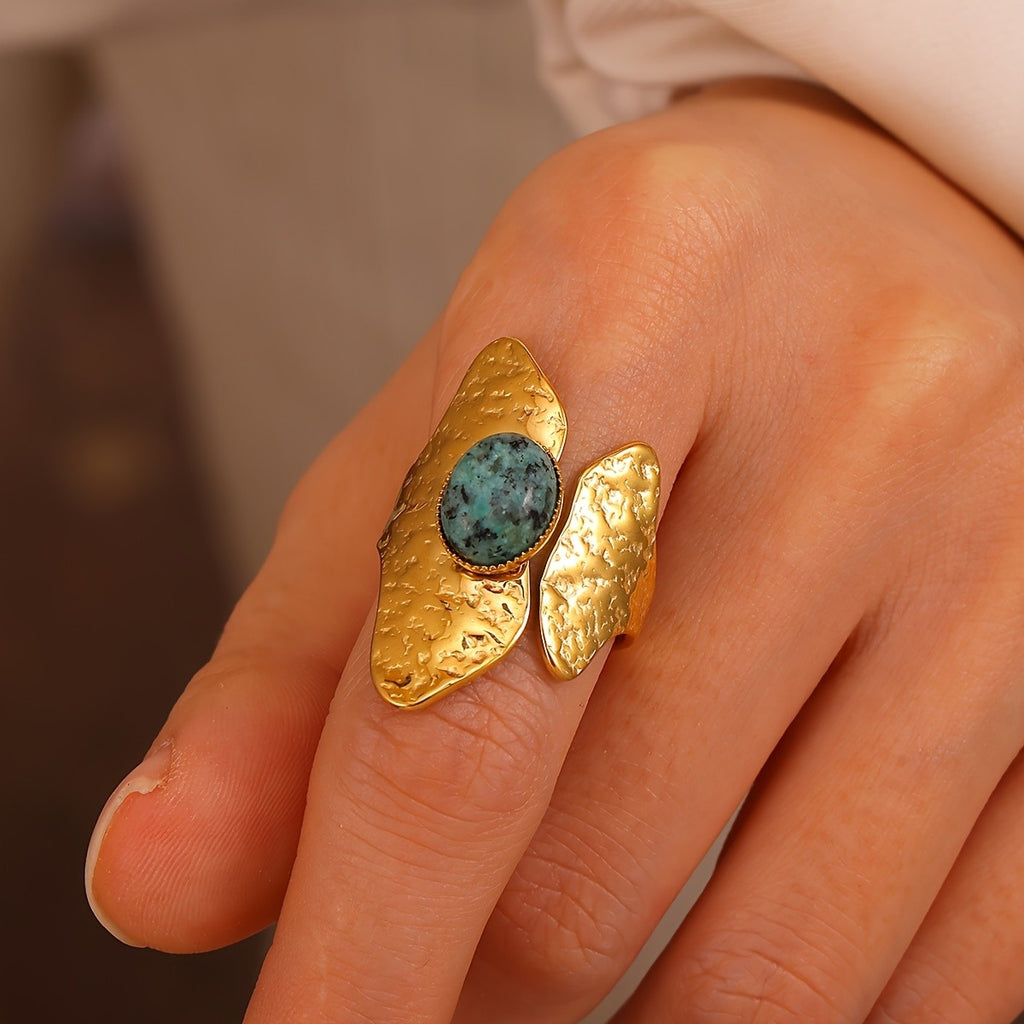 18k Vintage Geometric Stone Ring
