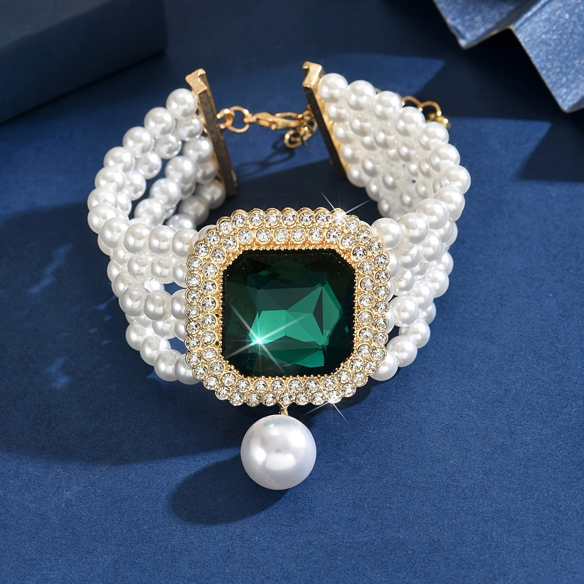 Elegant Emerald Pearl Bracelet