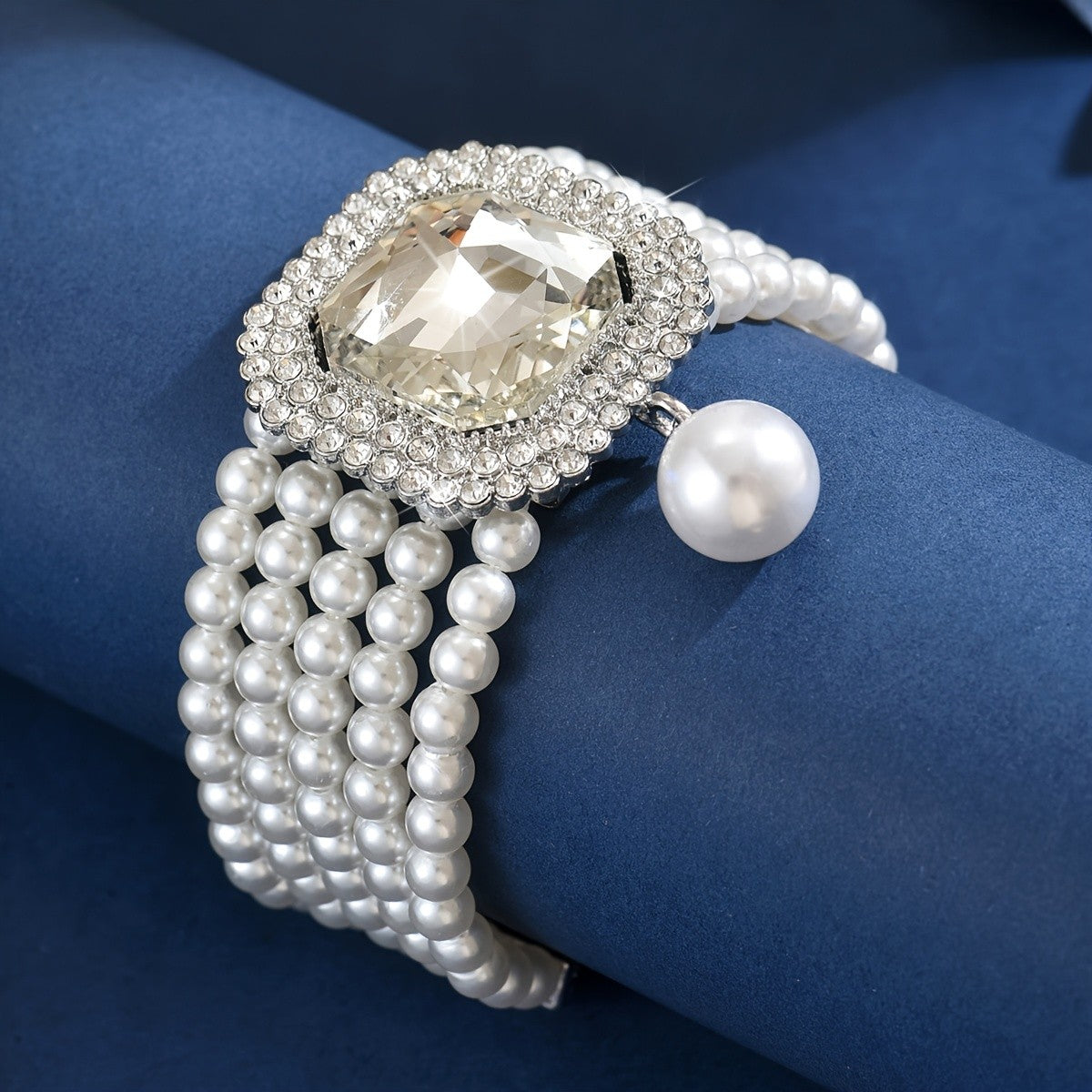 Elegant Emerald Pearl Bracelet