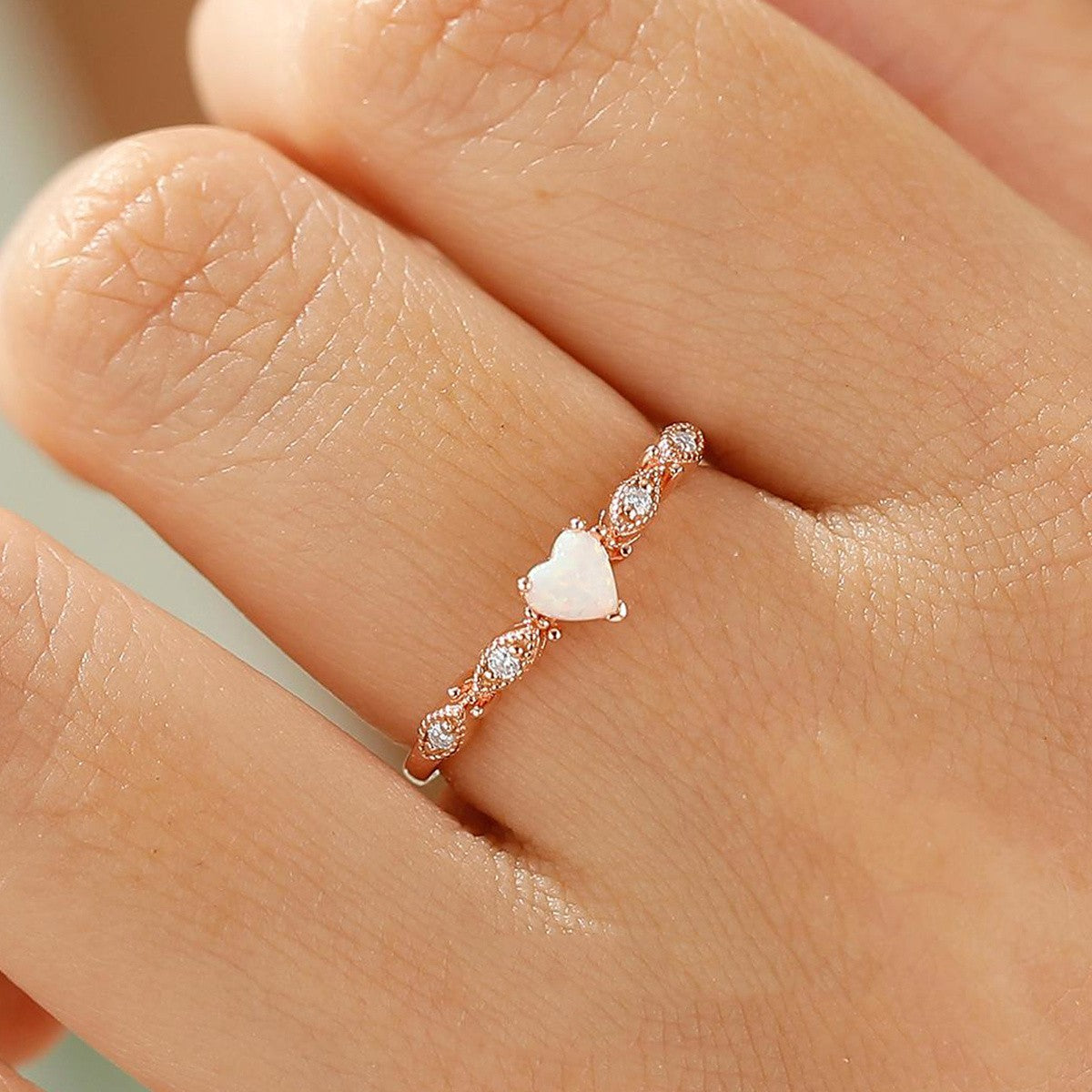 18k Dainty Heart Ring