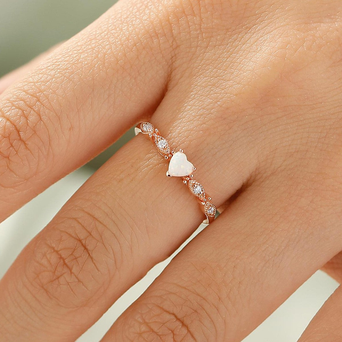 18k Dainty Heart Ring