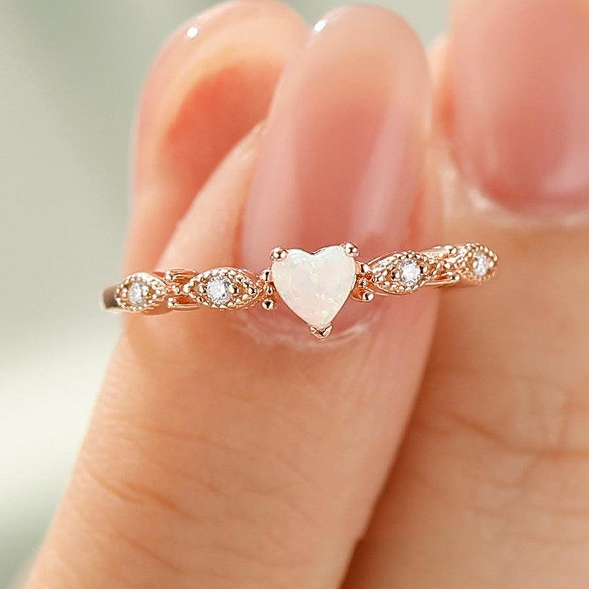 18k Dainty Heart Ring