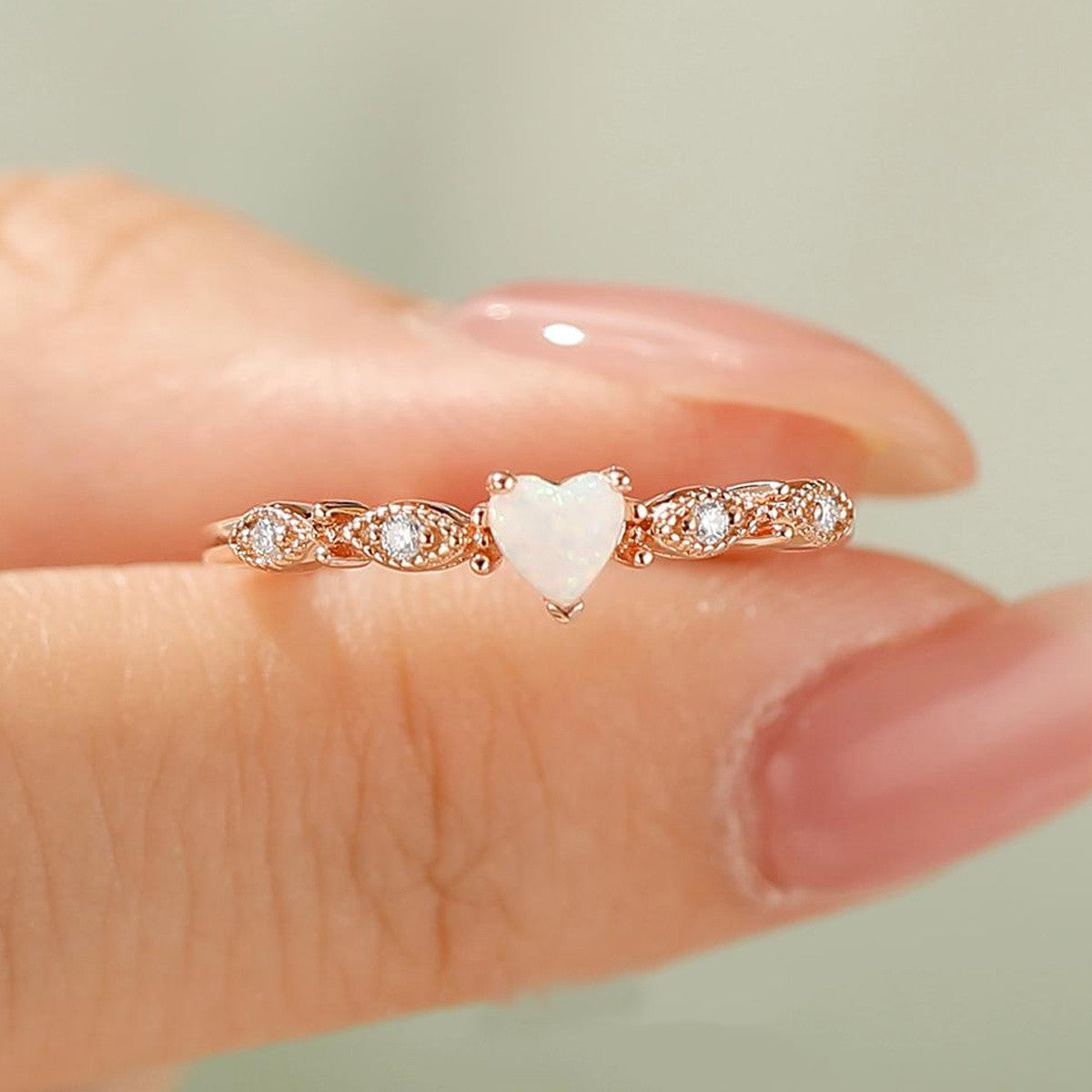 18k Dainty Heart Ring