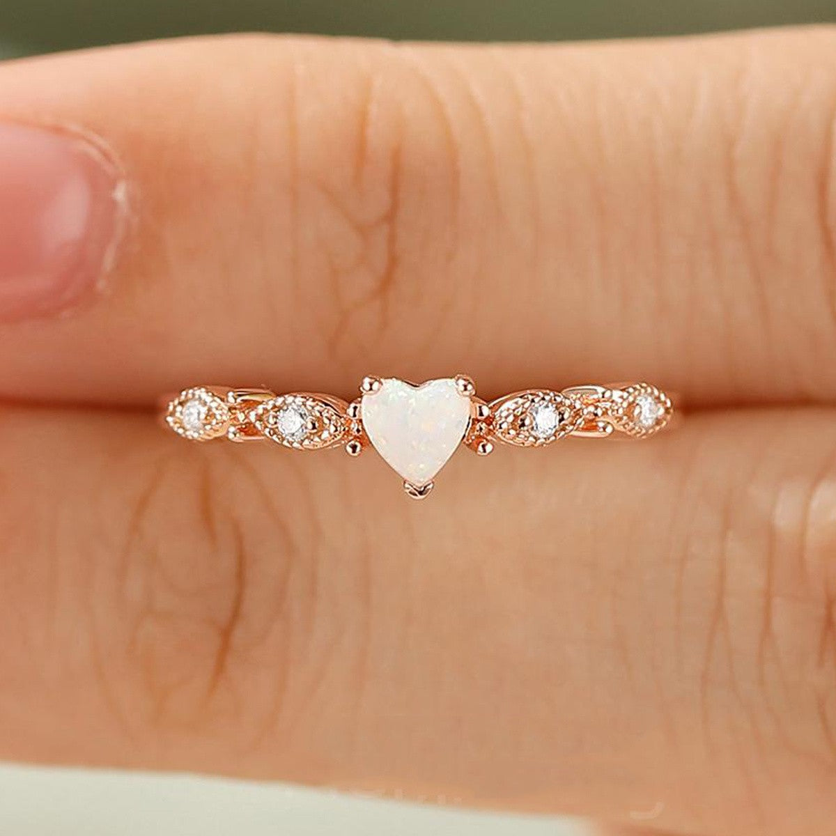 18k Dainty Heart Ring