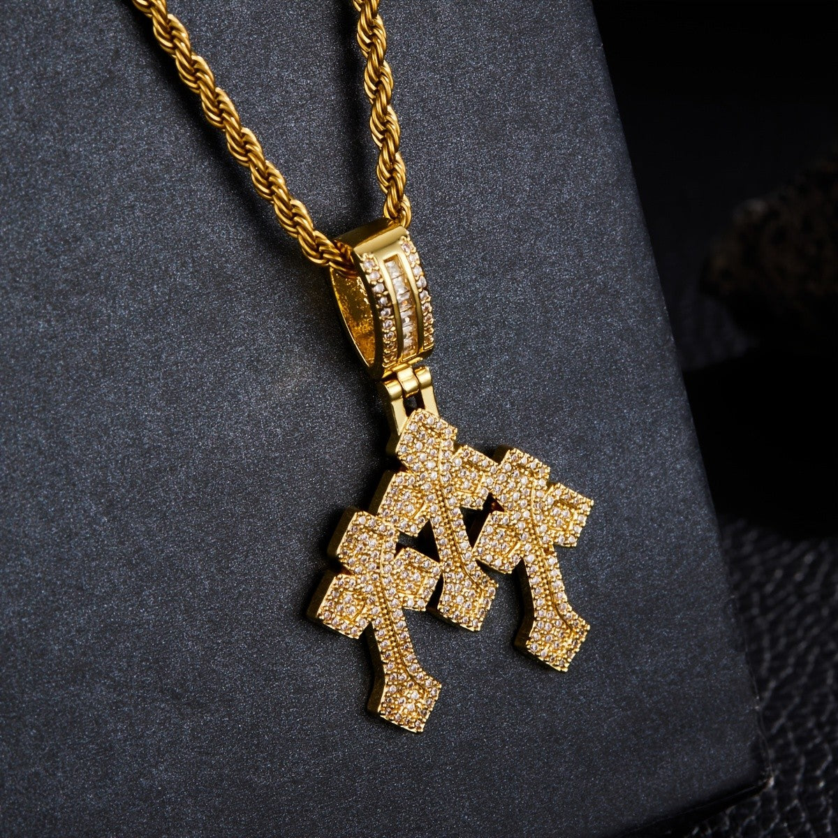 14k Vintage Geometric Pendant Necklace