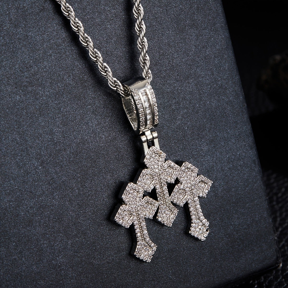 14k Vintage Geometric Pendant Necklace