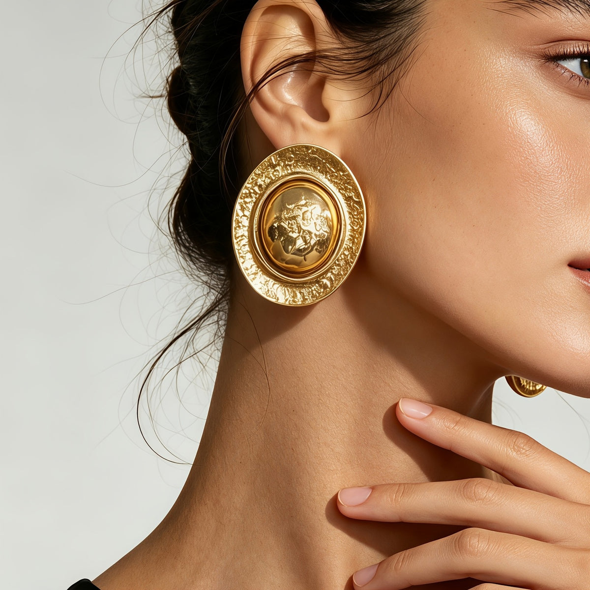 18k Vintage Hammered Disc Earrings