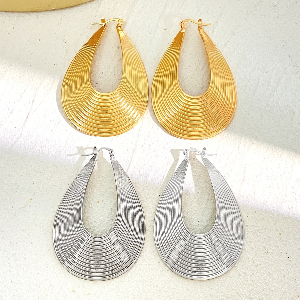 18k Ribbed Teardrop Earrings