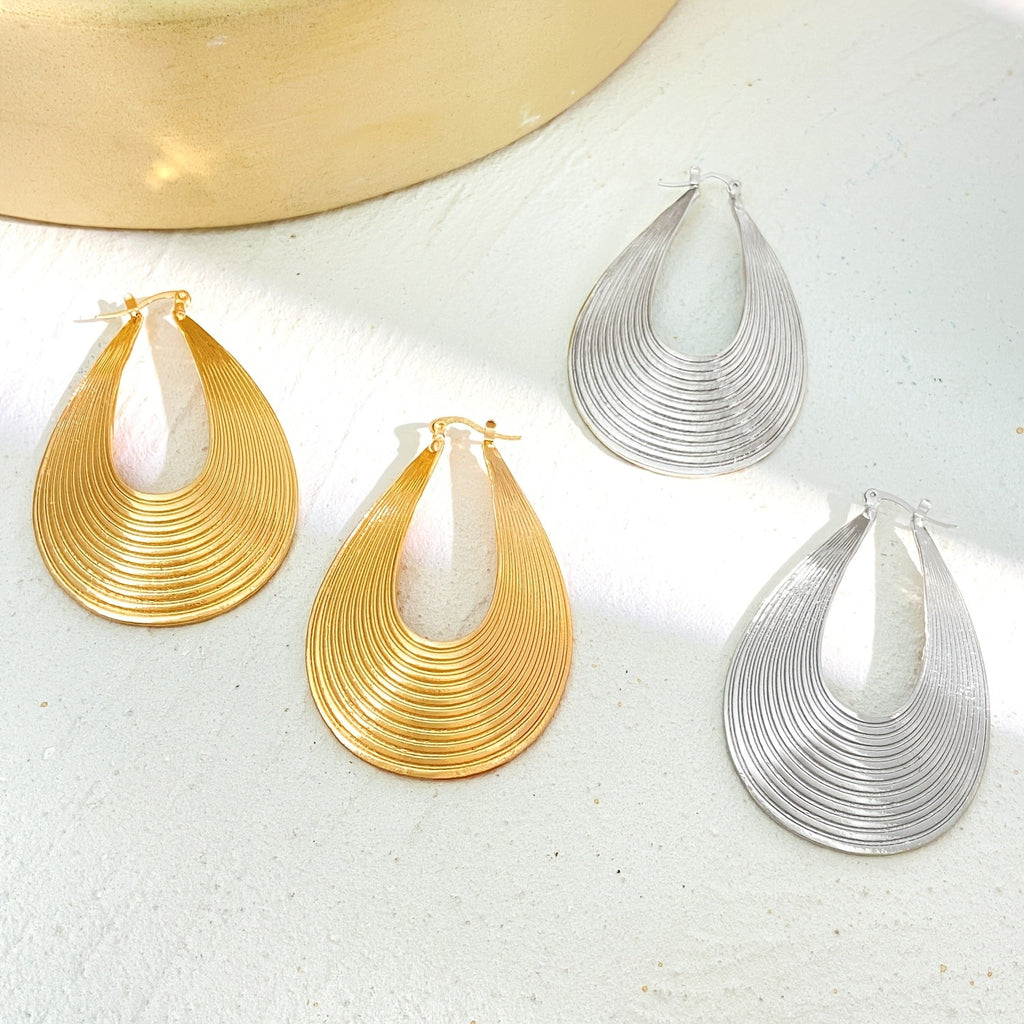 18k Ribbed Teardrop Earrings