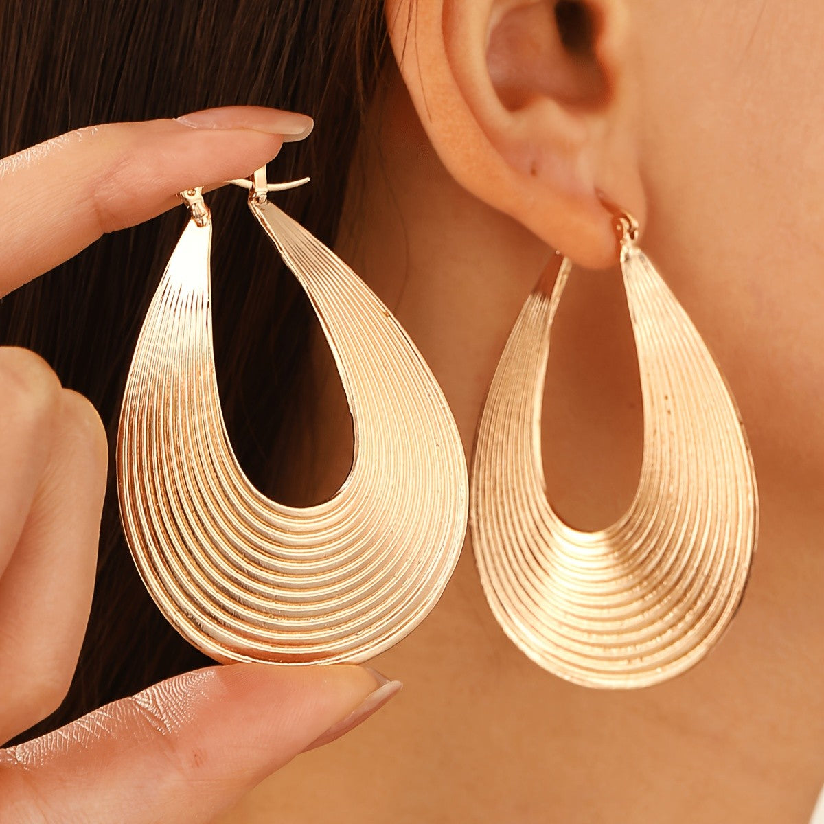 18k Ribbed Teardrop Earrings