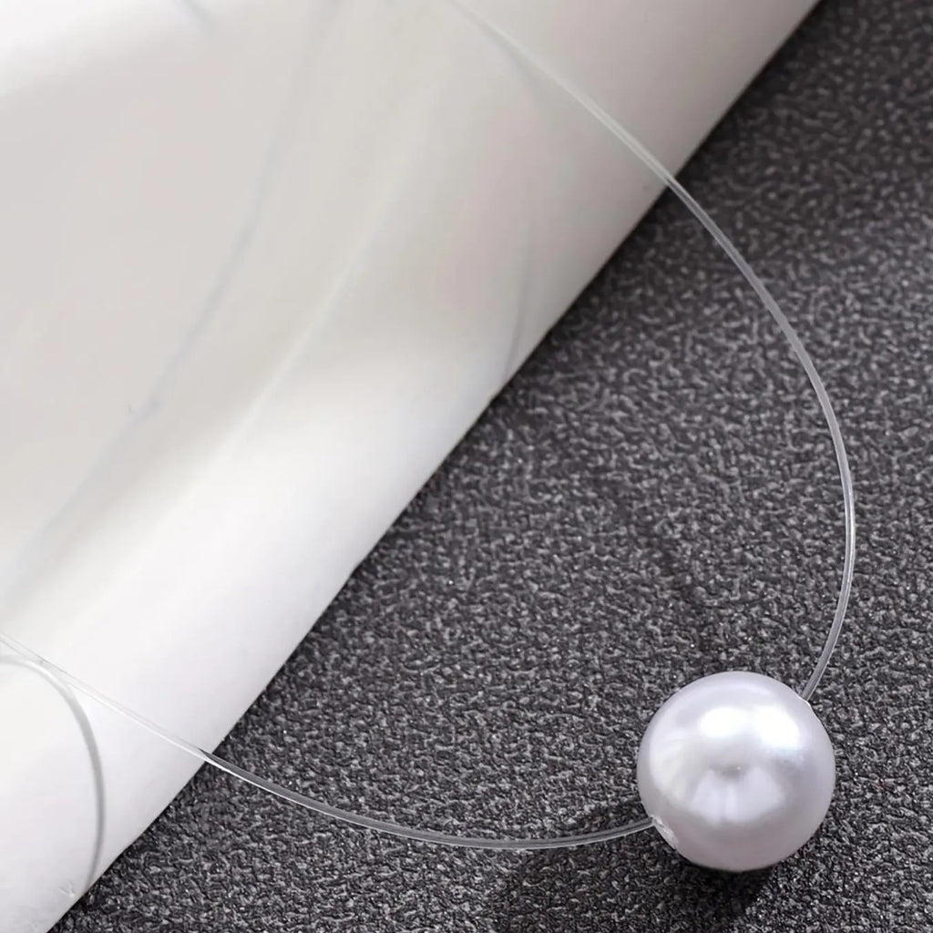 Minimal Faux Pearl Necklace