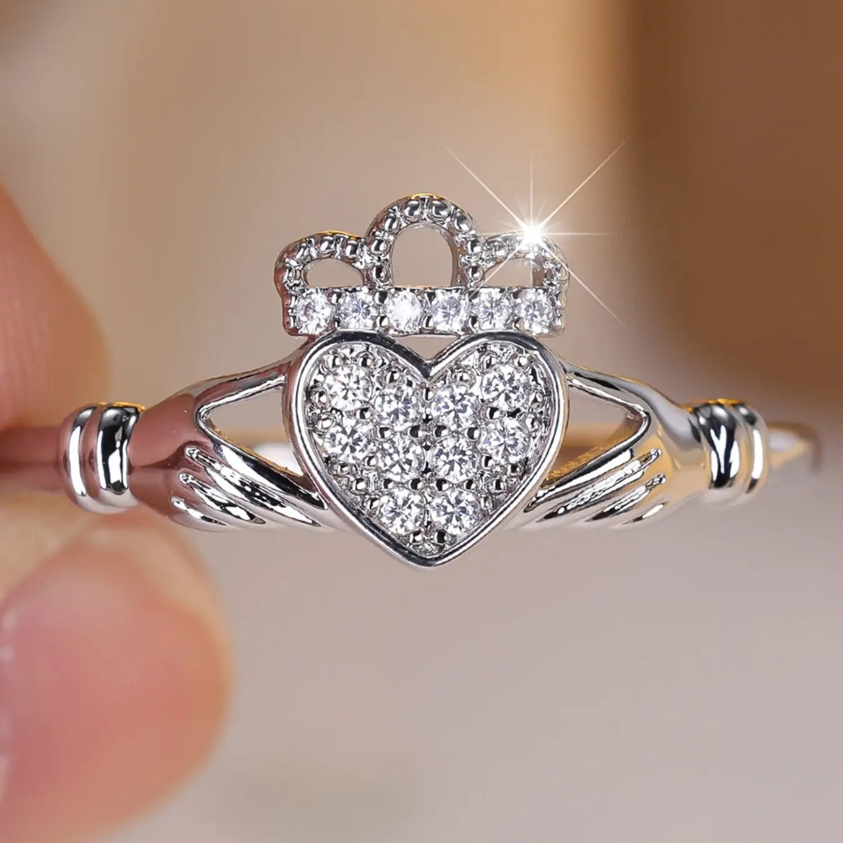 18k Elegant Heart Crown Ring