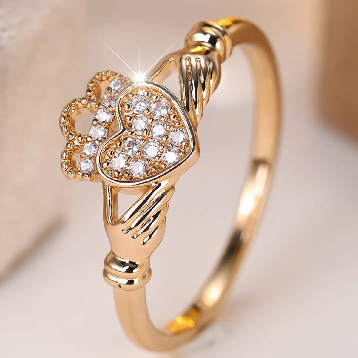 18k Elegant Heart Crown Ring