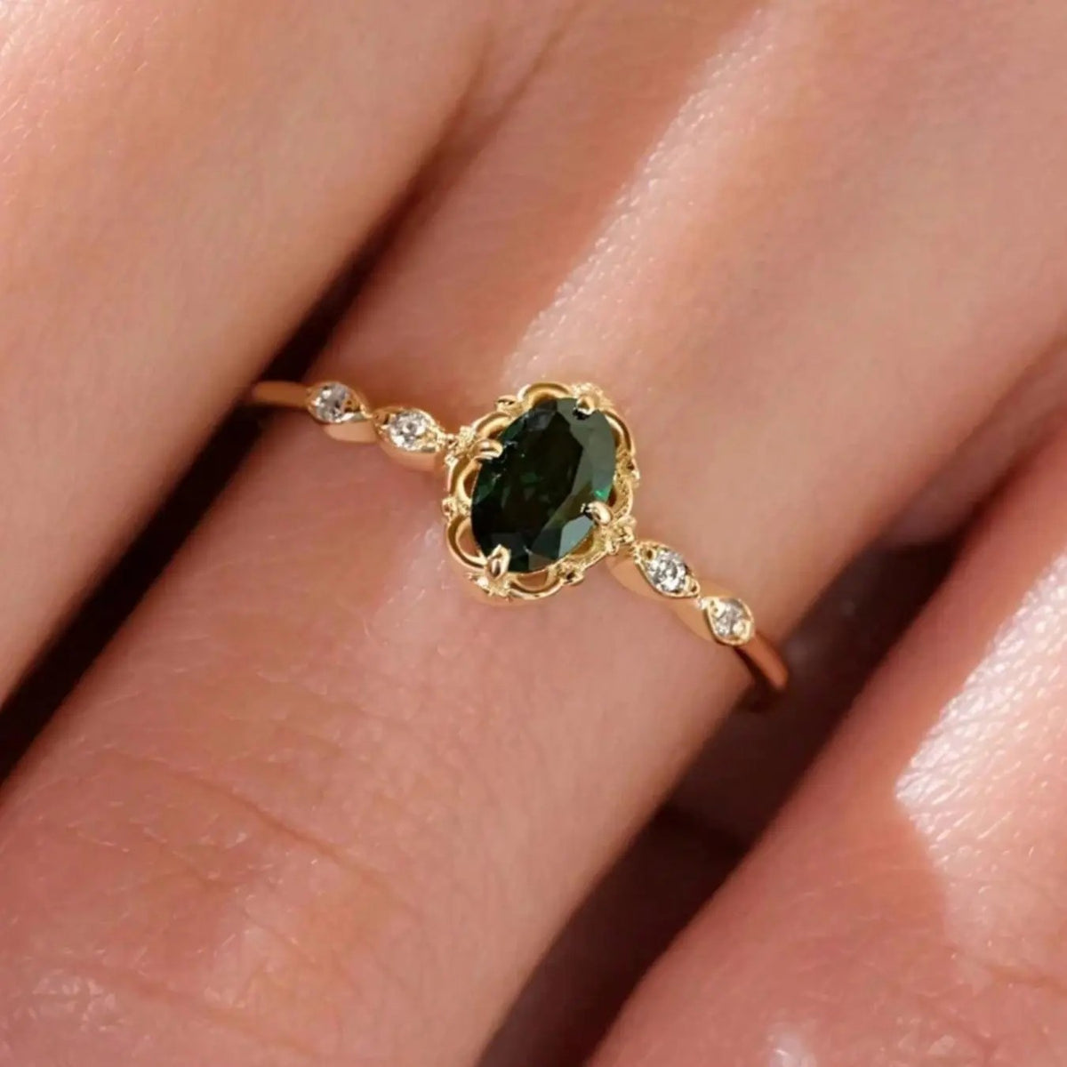 Vintage Oval Green Stone Ring
