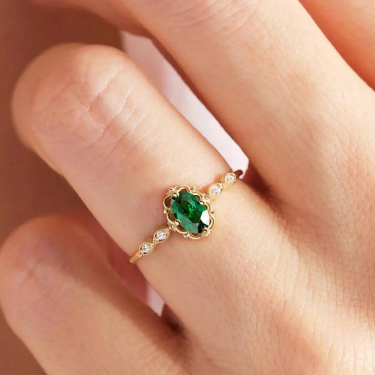 Vintage Oval Green Stone Ring