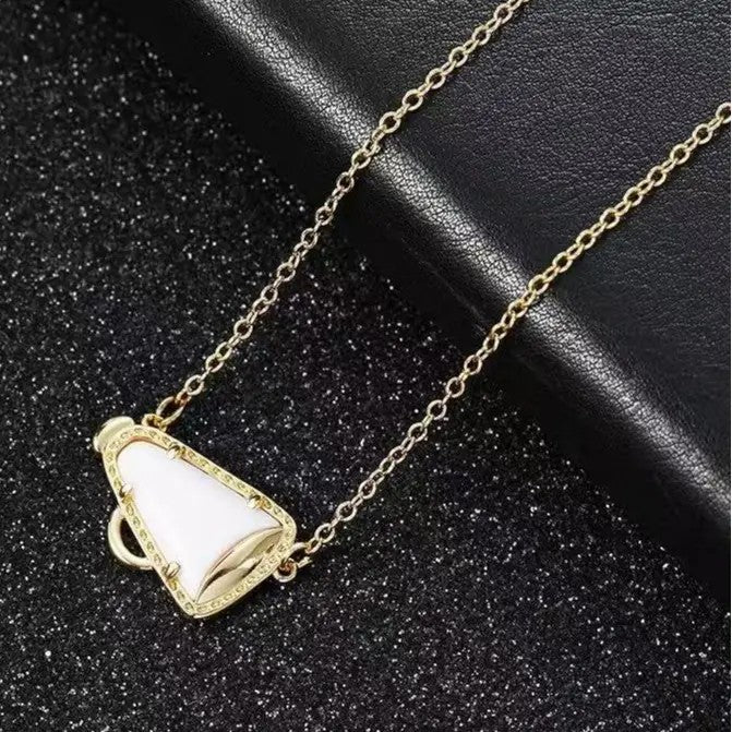 18k Elegant Cheer Necklace