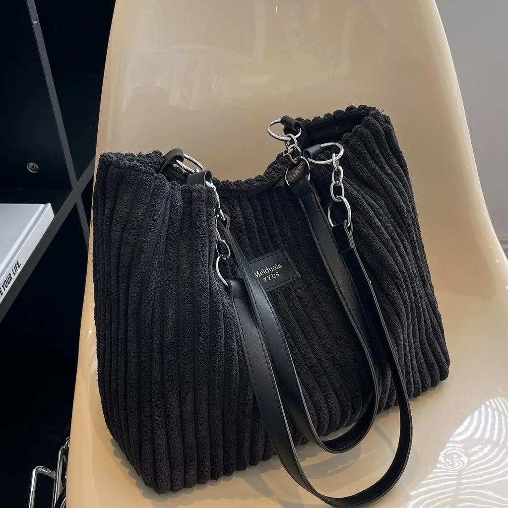 Elegant Ribbed Shoulder Bag
