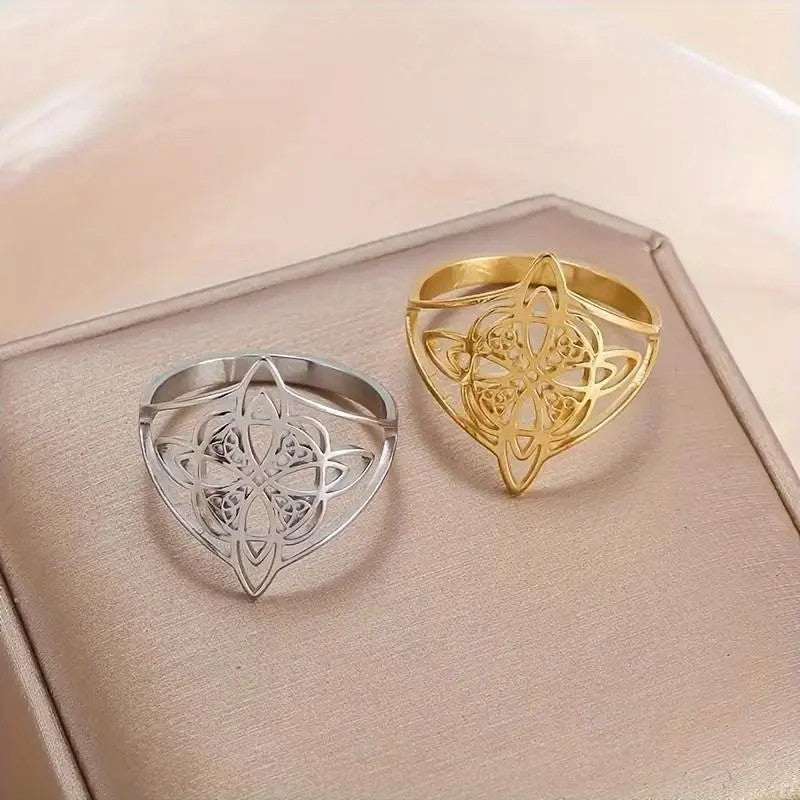 Elegant Celtic Knot Ring