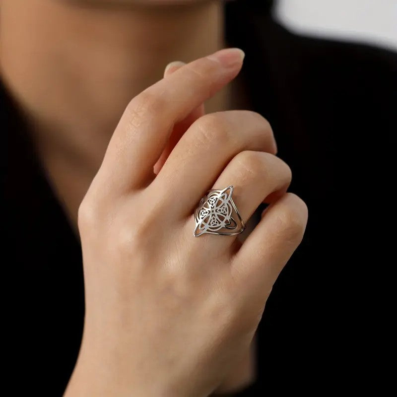 Elegant Celtic Knot Ring