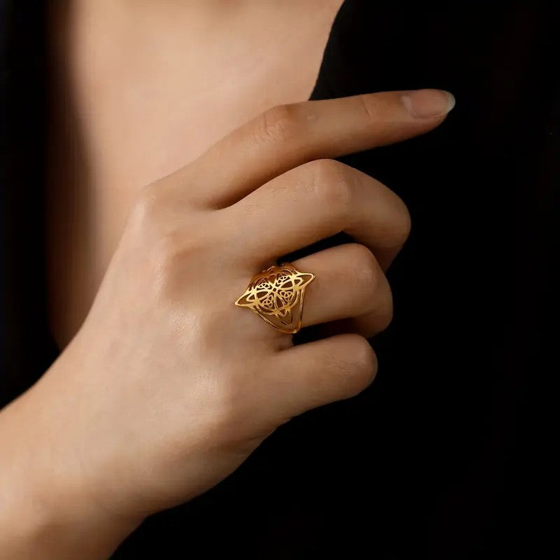 Elegant Celtic Knot Ring