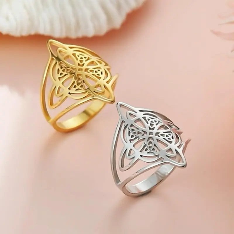 Elegant Celtic Knot Ring