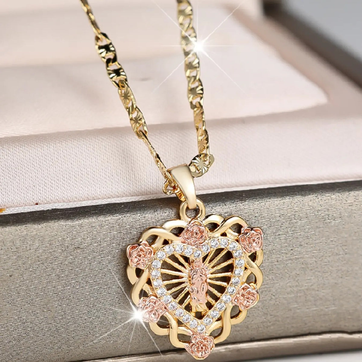 18k Elegant Heart Pendant Necklace