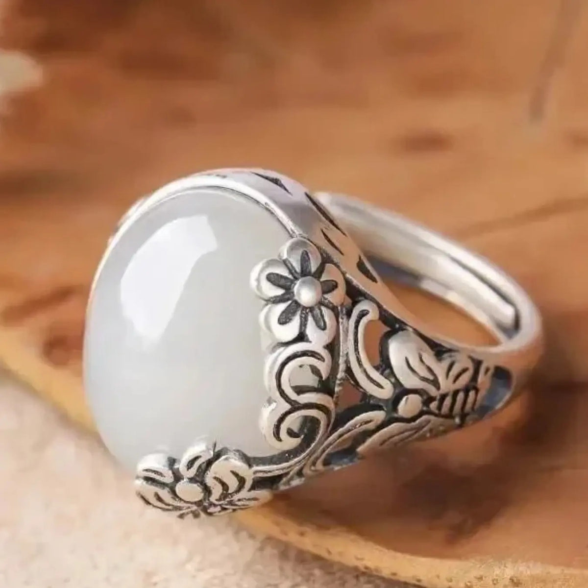 Vintage White Stone Flower Ring