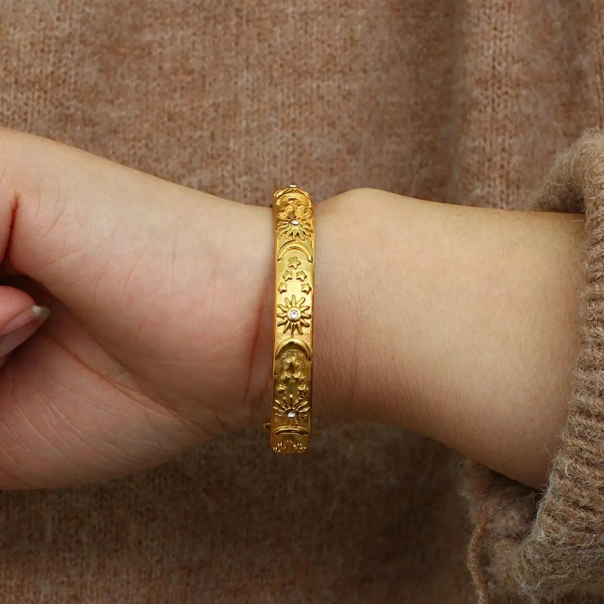 18k Vintage Sun Moon Cuff