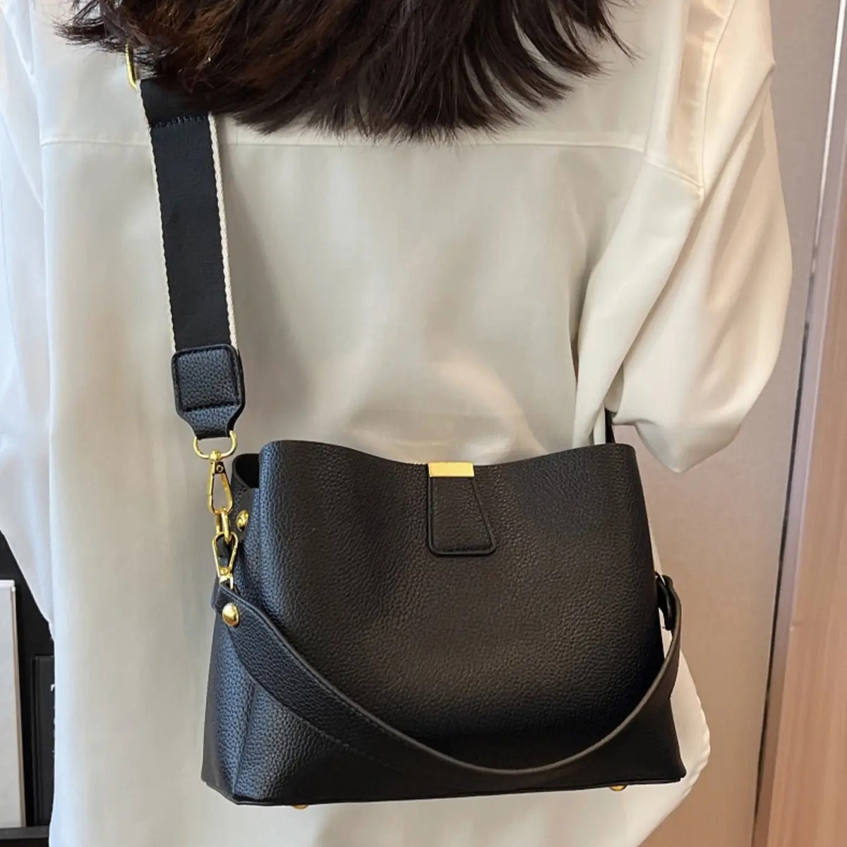 Minimal Zip Shoulder Bag